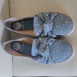 EUC Vince Camuto  Tratida Slip On  Sz. 6 1/2. 37